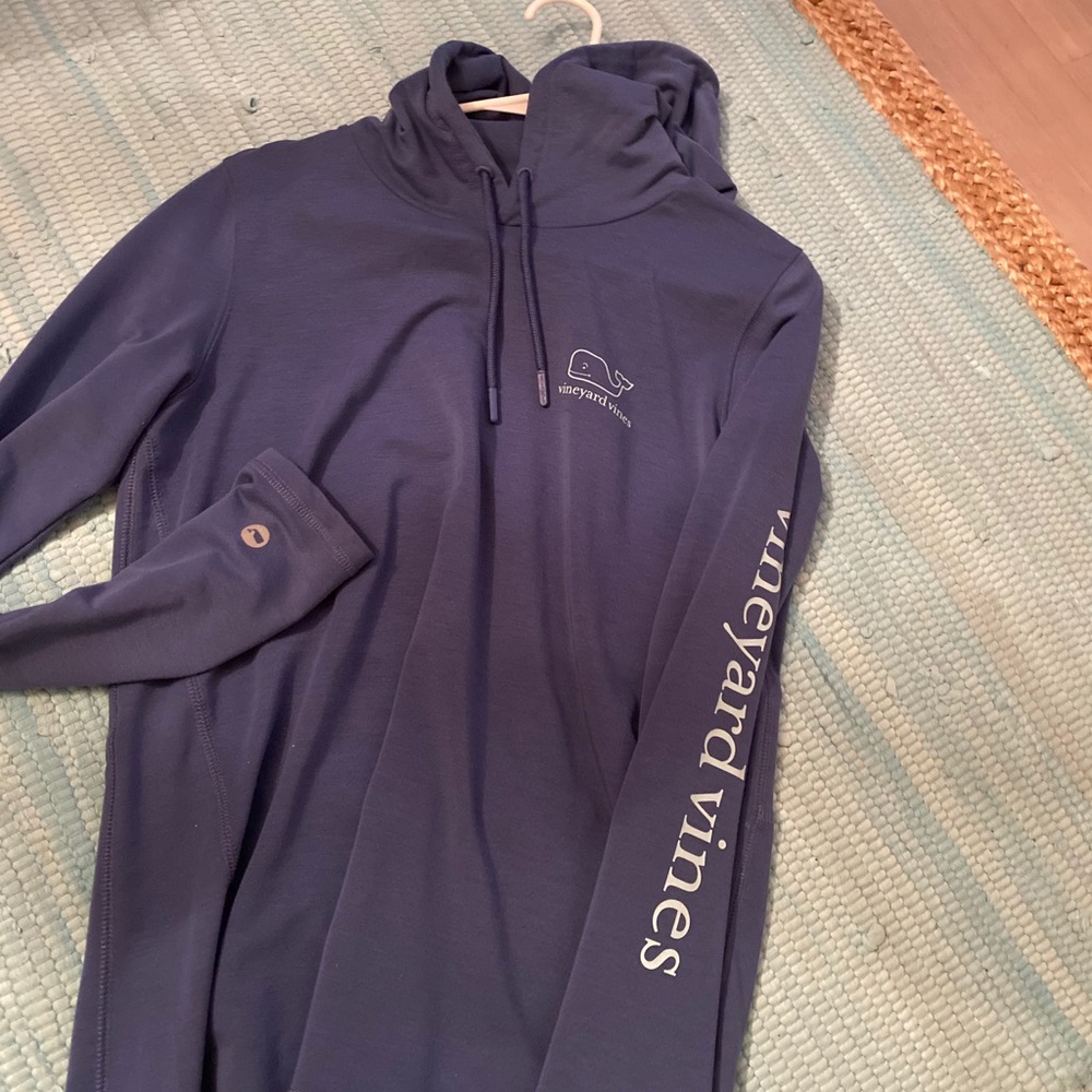 Vineyard vines hooded shirt performance